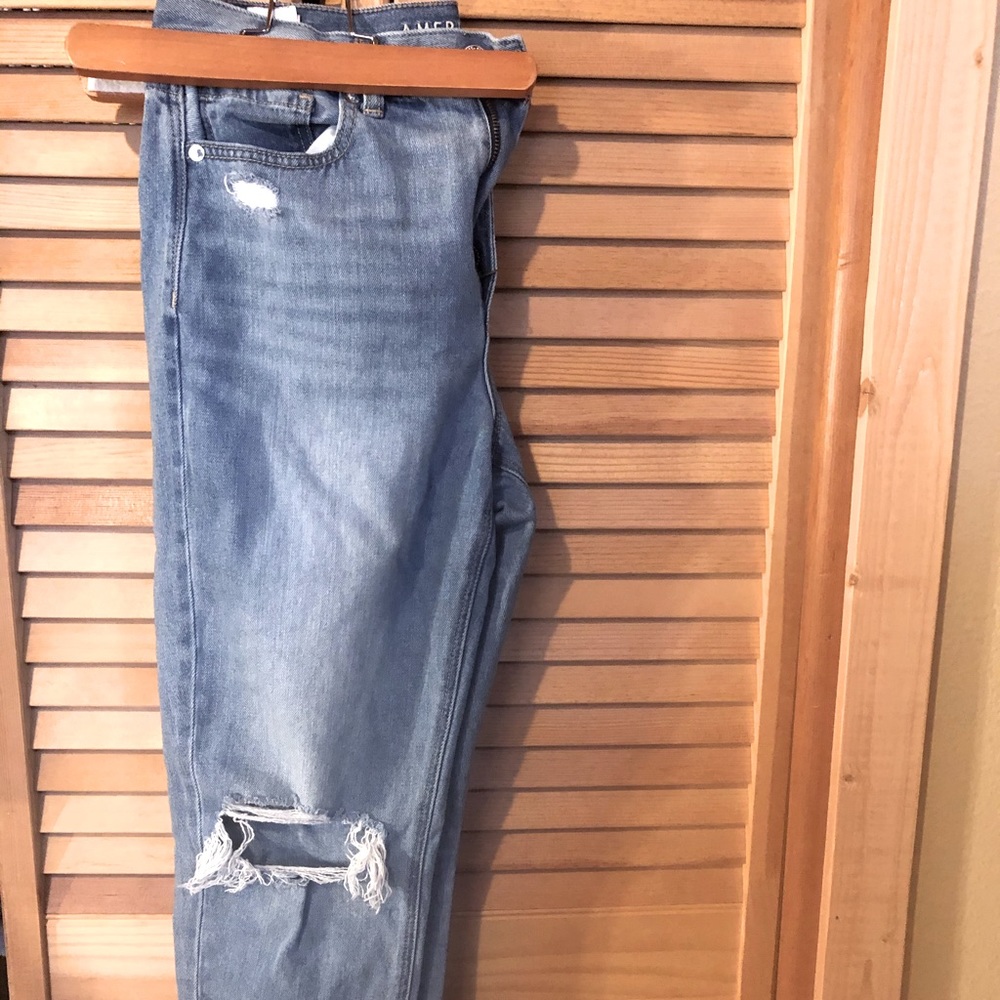 AE Light Wash High-Waisted Mom Jeans